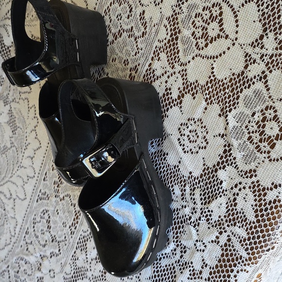 Tory Burch Lug Sole Patent Leather Clogs – Black – Size 8 - Picture 10 of 11